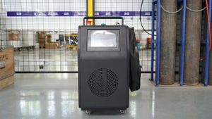 3000W Ručn&iacute; vl&aacute;knov&aacute; laserov&aacute; sv&aacute;řečka Heavy-Duty | Řešen&iacute; průmyslov&eacute;ho zpracov&aacute;n&iacute; kovů vše v jednom