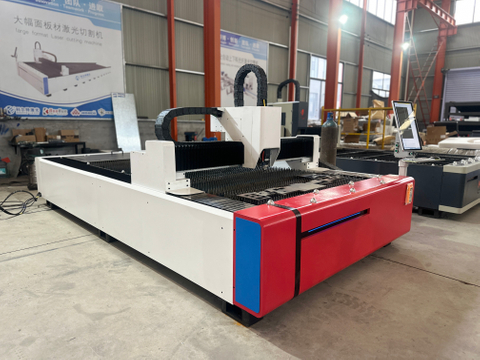 1530-2KW талшықты лазерлік кесу машинасы Жоғары дәлдік және әмбебаптық
